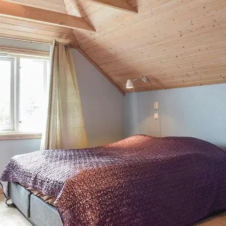 Awesome In Lindesnes W/ 4 Bedrooms Tatil Evi Svinoy