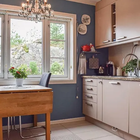 Awesome In Lindesnes W/ 4 Bedrooms Tatil Evi Svinoy